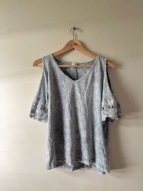 American Age acid wash cold shoulder half sleeve blouse top tee gray - small